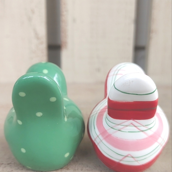Vintage 1980s  Essential Homes Salt & Pepper Shakers Peppermint and Green Doves - Picture 8 of 12